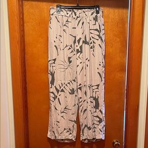 Jane and Delancey Gray Leaf Print Pants